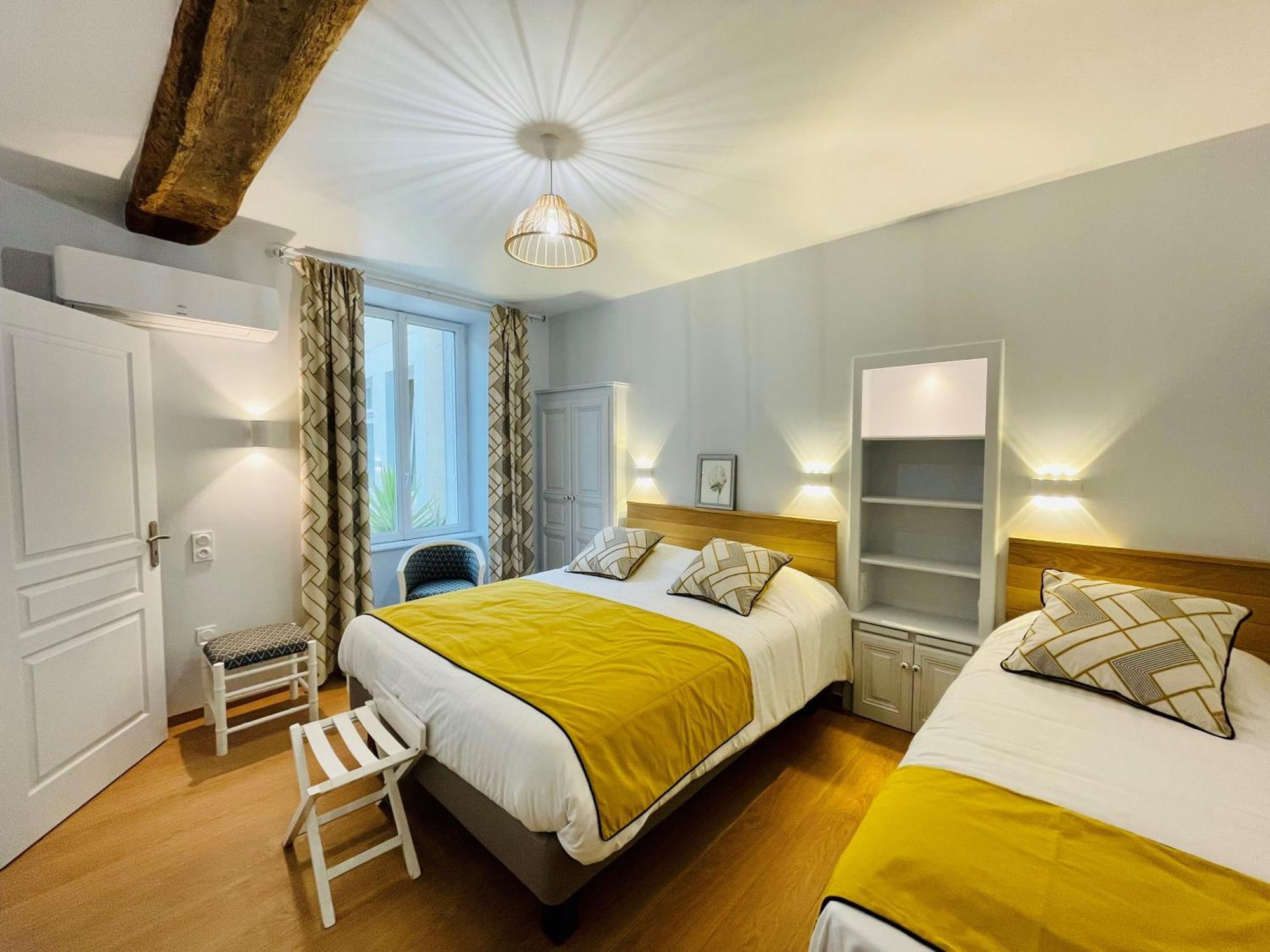 Logis Auberge Du Centre Chitenay エクステリア 写真