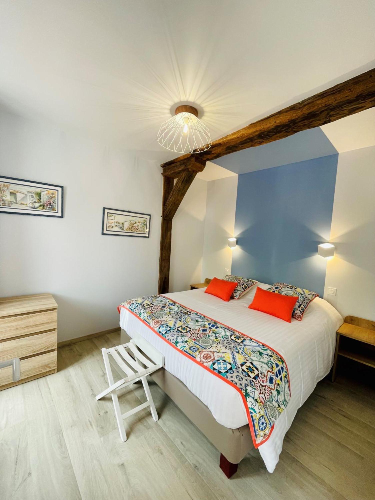 Logis Auberge Du Centre Chitenay エクステリア 写真