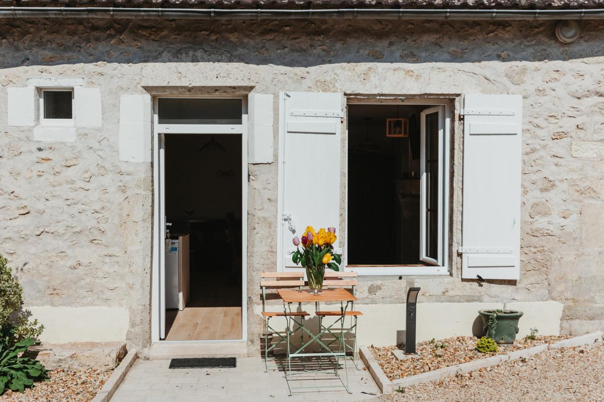 Logis Auberge Du Centre Chitenay エクステリア 写真