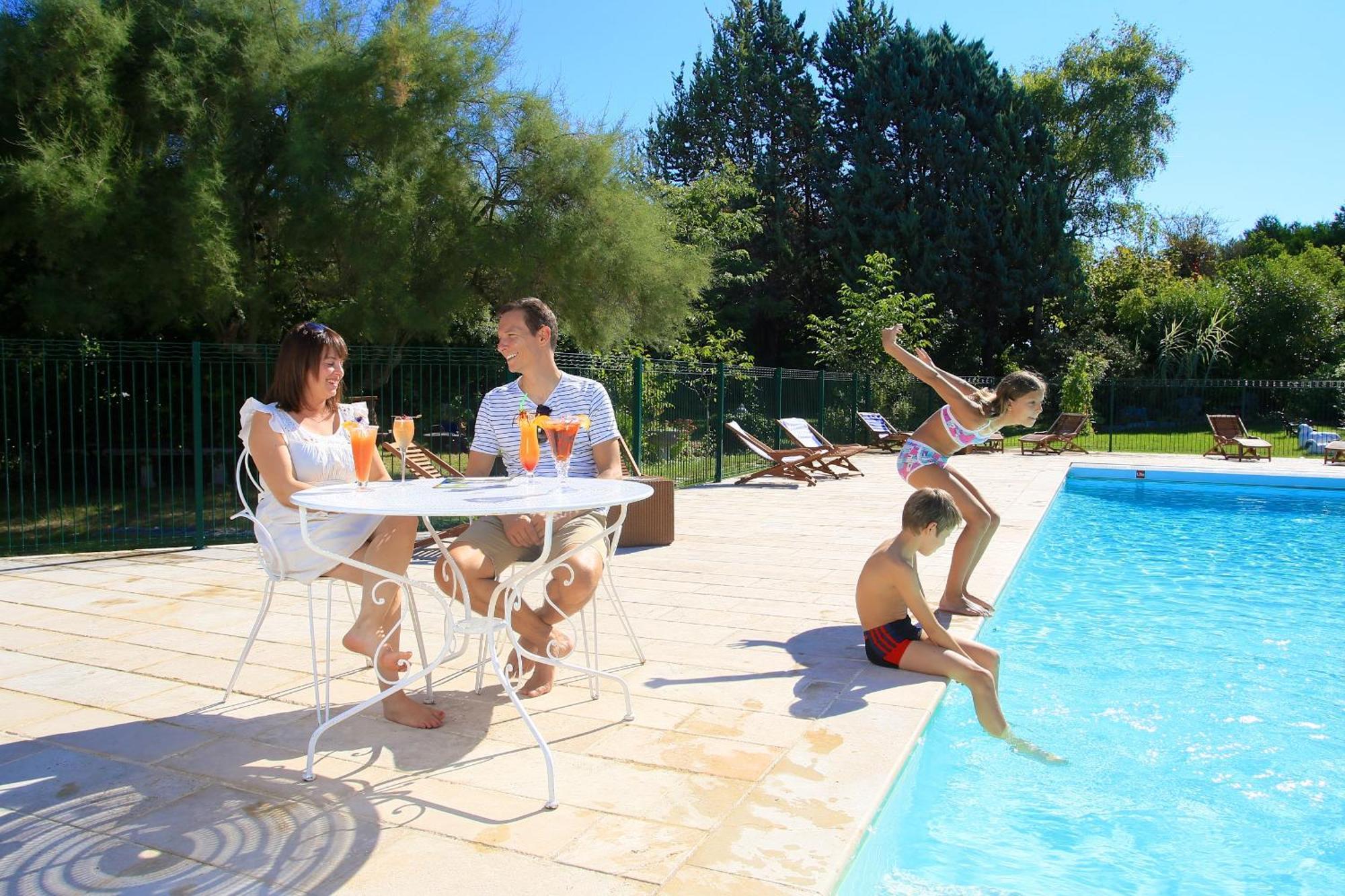 Logis Auberge Du Centre Chitenay エクステリア 写真