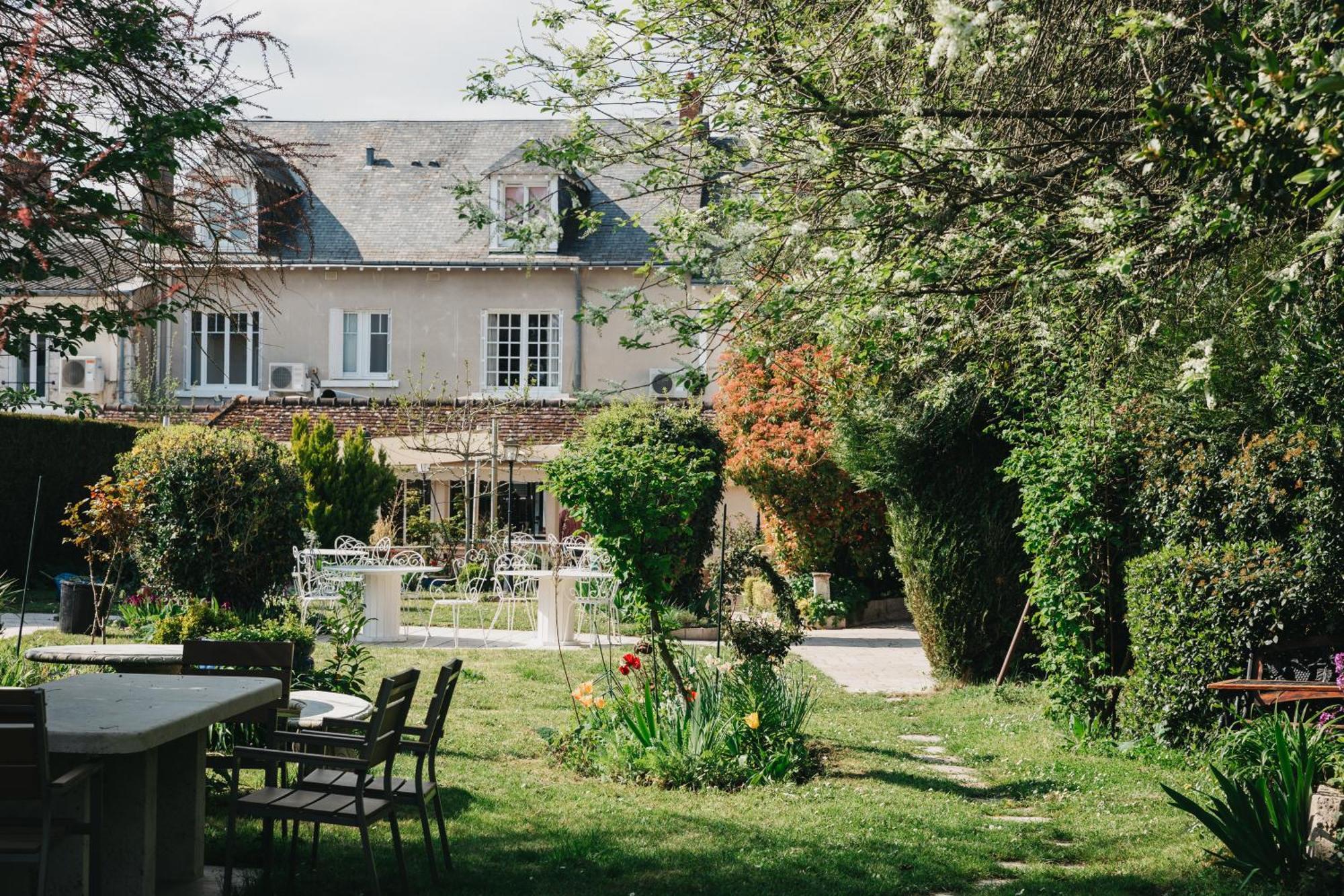 Logis Auberge Du Centre Chitenay エクステリア 写真