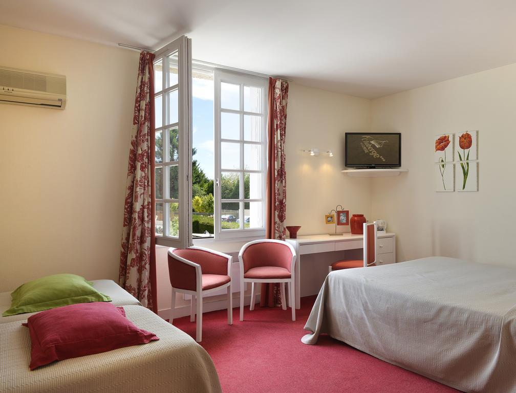 Logis Auberge Du Centre Chitenay エクステリア 写真