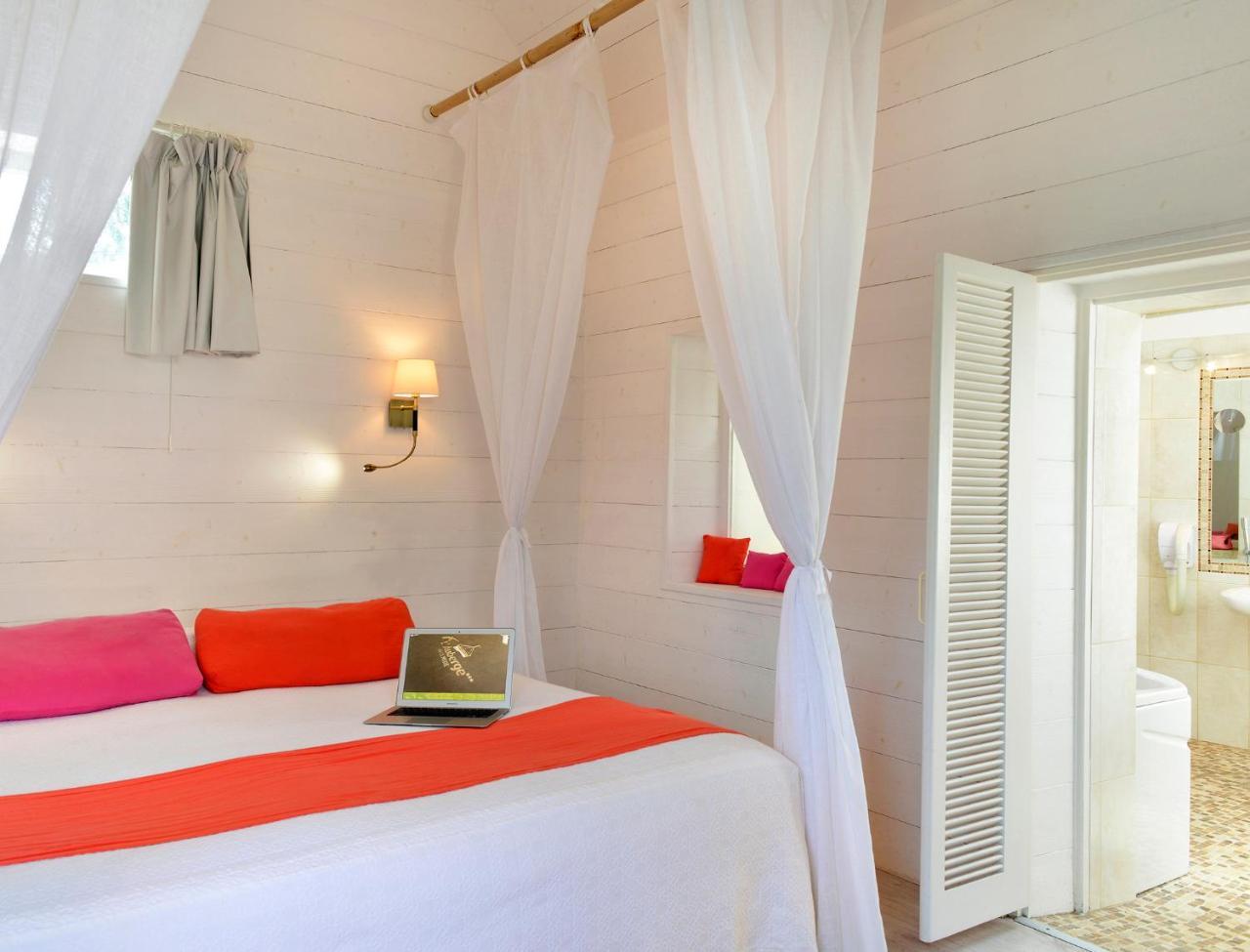 Logis Auberge Du Centre Chitenay エクステリア 写真
